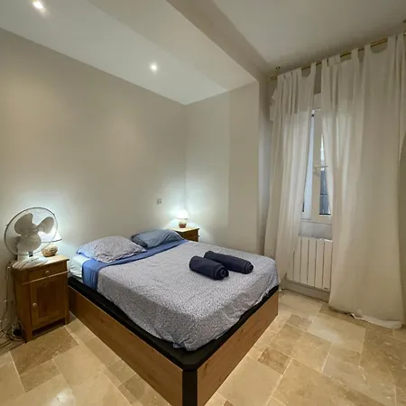 Rdc Avec Cour Privee - Les Halles Centre Historique 纳博讷