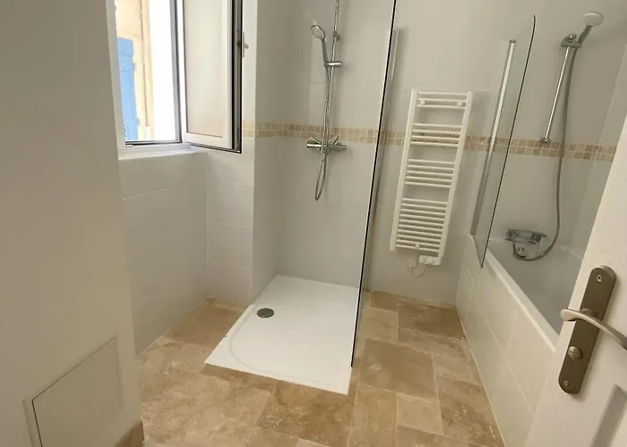 Rdc Avec Cour Privee - Les Halles Centre Historique Apartment *